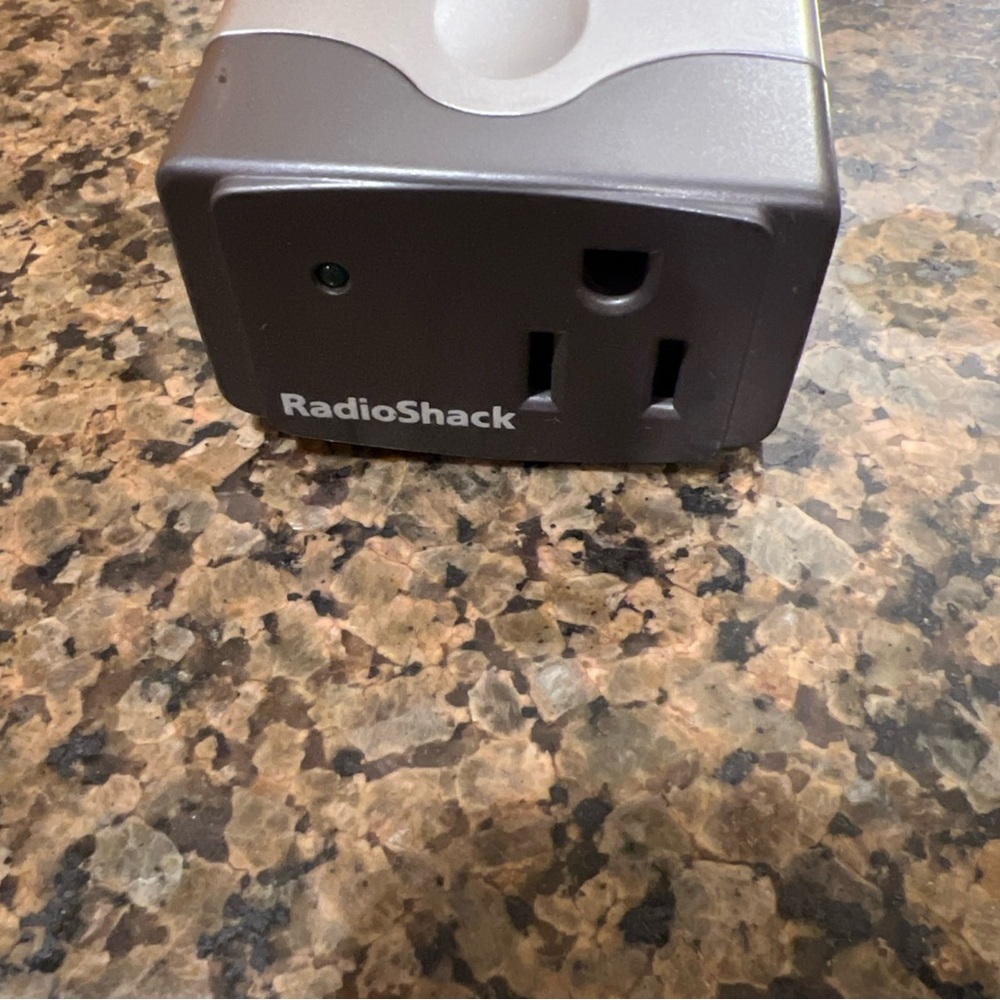 RadioShack 60W Inverter‎ - Picture 6 of 9